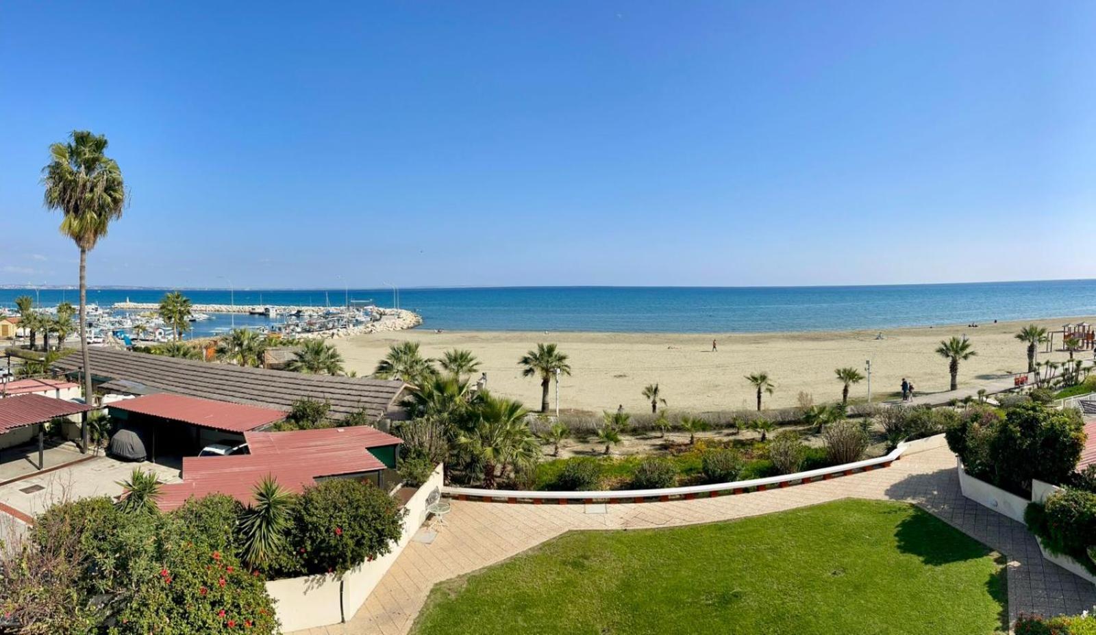 Sea View Suite In Makenzy Larnaca Extérieur photo