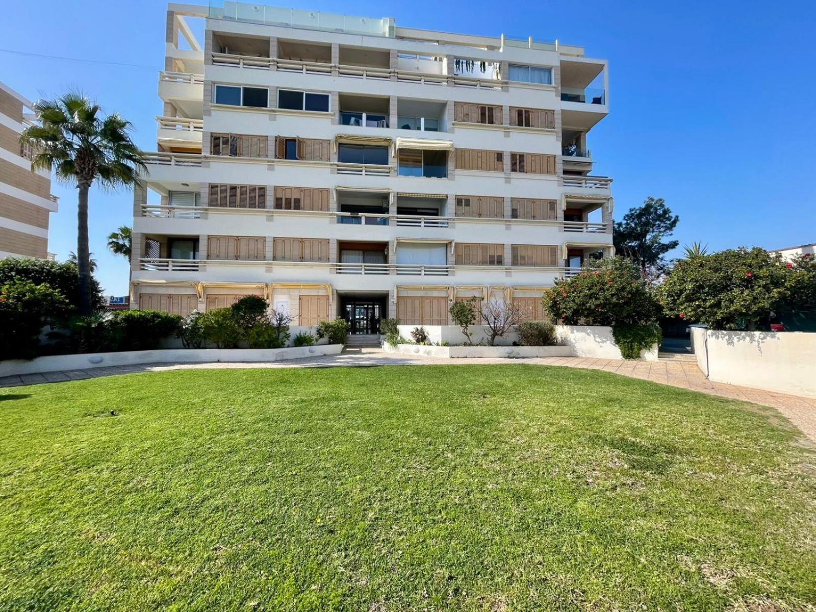 Sea View Suite In Makenzy Larnaca Extérieur photo