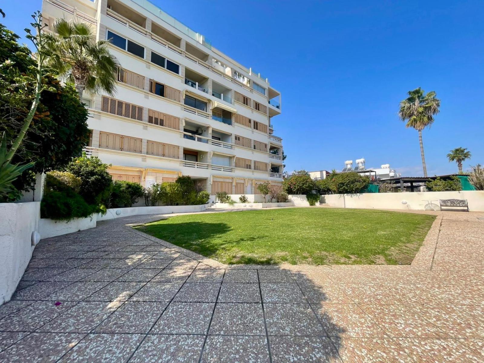 Sea View Suite In Makenzy Larnaca Extérieur photo